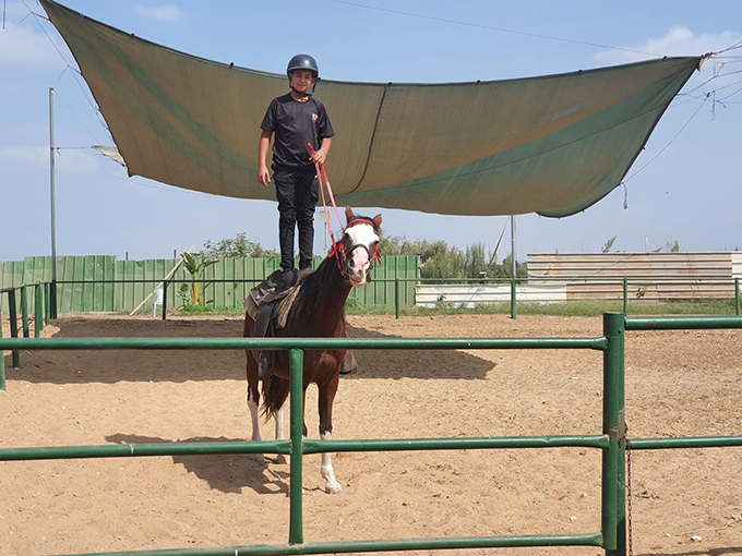 دورة ركوب خيل لطلاب العواشر في تكنولوجية جلجولية 